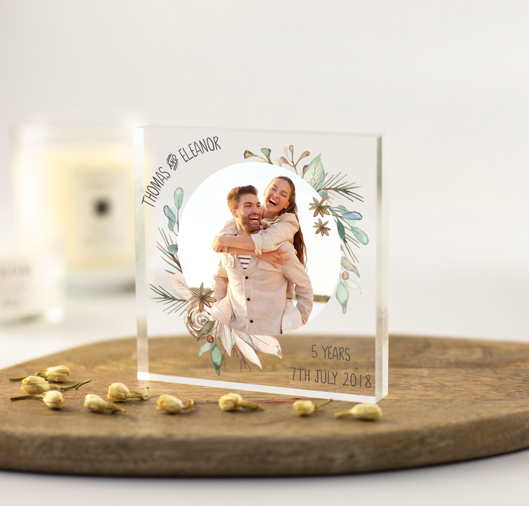 Circular wreath anniversary photo block